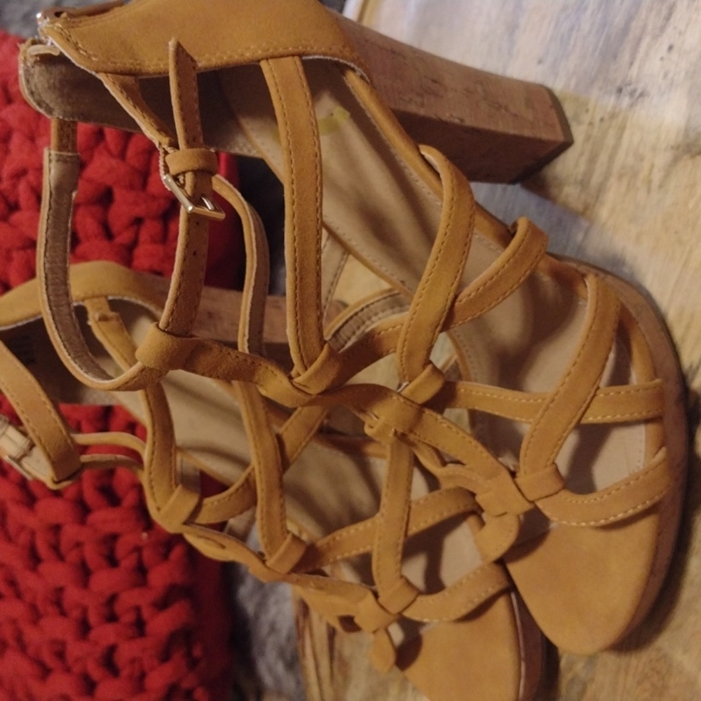 WOMEN'S HEELS